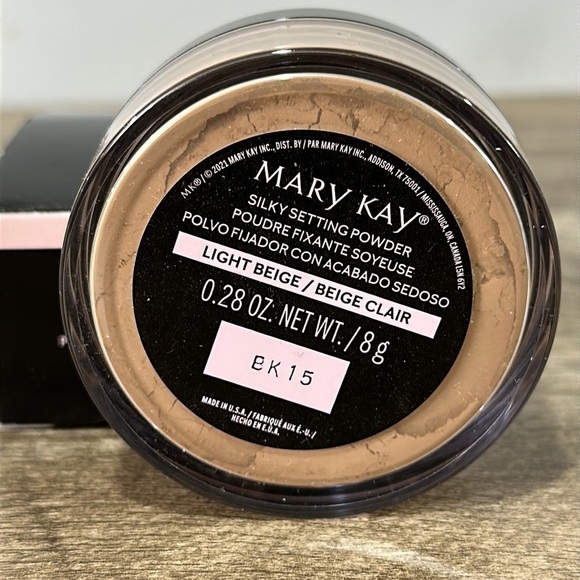 Mary Kay Silky setting powder Light Beige - Picture 2 of 6